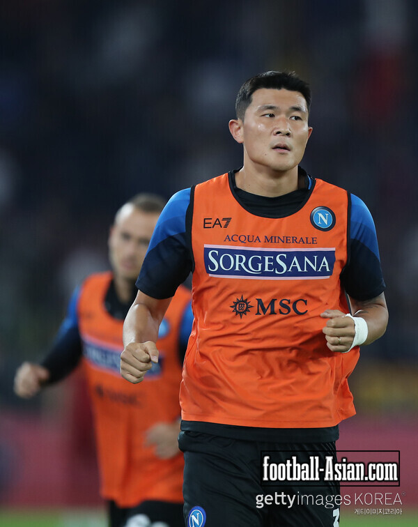 ROME, ITALY - OCTOBER 23: Kim Min-Jae of Napoli warms up prior to the Serie A match between AS Roma and SSC Napoli at Stadio Olimpico on October 23, 2022 in Rome, Italy. (Photo by Paolo Bruno/Getty Images)