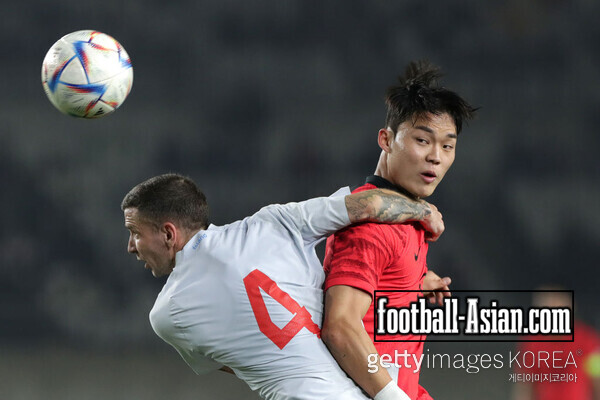 Oh Hyeon-Gyu of South Korea competes for the ball with Damir Muminovic of Iceland during the international friendly match between South Korea and Iceland at Hwasung Sports Complex Stadium on November 11, 2022 in Hwasung, South Korea. (Photo by Han Myung-Gu/Getty Images)