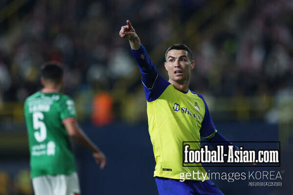RIYADH, SAUDI ARABIA - JANUARY 22: Cristiano Ronaldo of Al Nassr reacts during the Saudi Pro League match between Al Nassr and Al-Ittifaq Club at Mrsool Park Stadium on January 22, 2023 in Riyadh, Saudi Arabia. (Photo by Yasser Bakhsh/Getty Images)