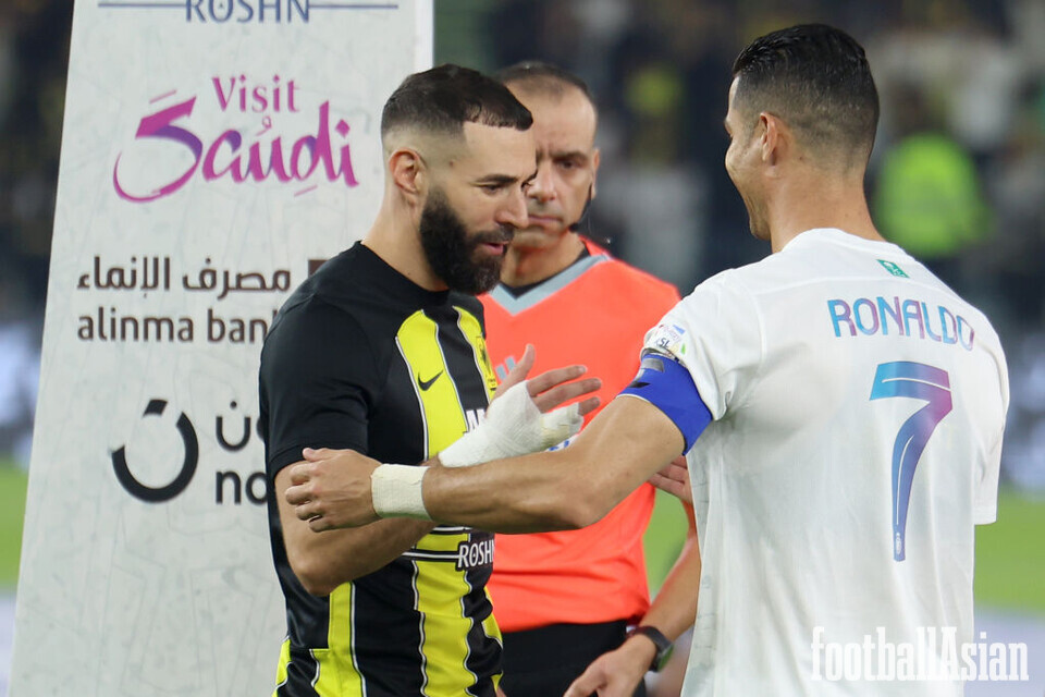JEDDAH, SAUDI ARABIA - DECEMBER 26: Karim Benzema of Al-Ittihad shakes hands with Cristiano Ronaldo of Al Nassr prior to the Saudi Pro League match between Al-Ittihad and Al-Nassr at Prince Abdullah Al Faisal Stadium on December 26, 2023 in Jeddah, Saudi Arabia. (Photo by Yasser Bakhsh/Getty Images)