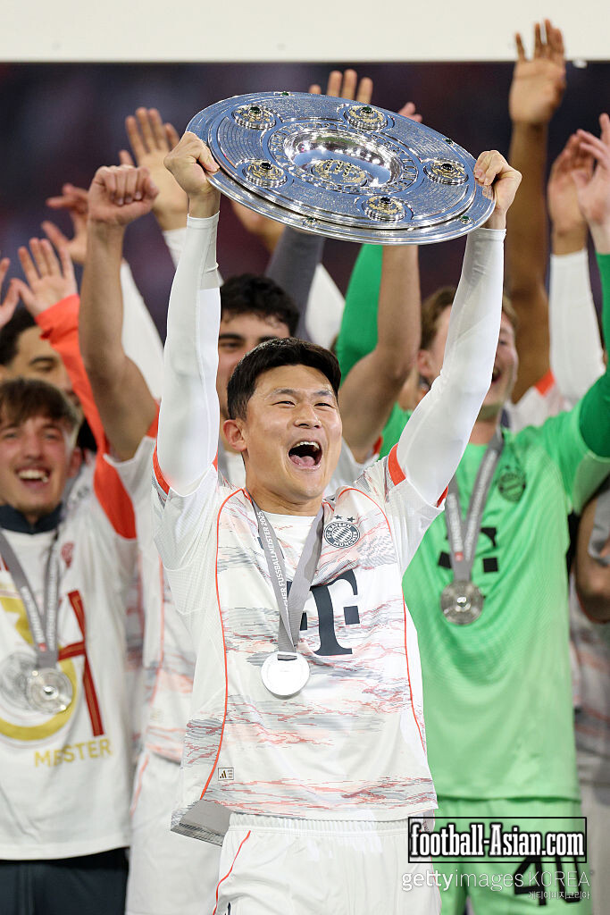 MUNICH, GERMANY - MAY 10: Kim Min-Jae of Bayern Munich celebrates with the Meisterschale trophy, after the teams 2-0 victory during the Bundesliga match between FC Bayern München and Borussia Mönchengladbach at Allianz Arena on May 10, 2025 in Munich, Germany. (Photo by Adam Pretty/Getty Images)