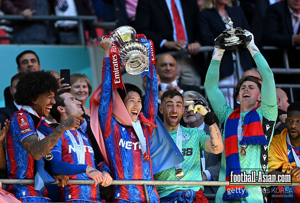 LONDON, ENGLAND - MAY 17: Daichi Kamada of Crystal Palace lifts the FA Cup trophy after their team's victory in the Emirates FA Cup Final match between Crystal Palace and Manchester City at Wembley Stadium on May 17, 2025 in London, England. (Photo by Shaun Botterill/Getty Images)