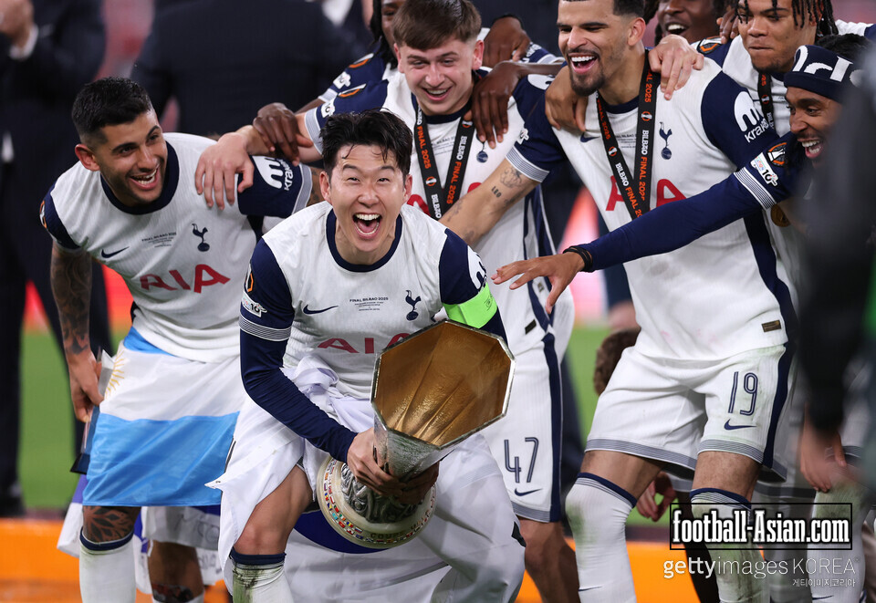 BILBAO, SPAIN - MAY 21: Son Heung-Min of Tottenham Hotspur reacts before lifting the UEFA Europa League trophy after his team's victory in the UEFA Europa League Final 2025 between Tottenham Hotspur and Manchester United at Estadio de San Mames on May 21, 2025 in Bilbao, Spain. (Photo by Michael Steele/Getty Images)