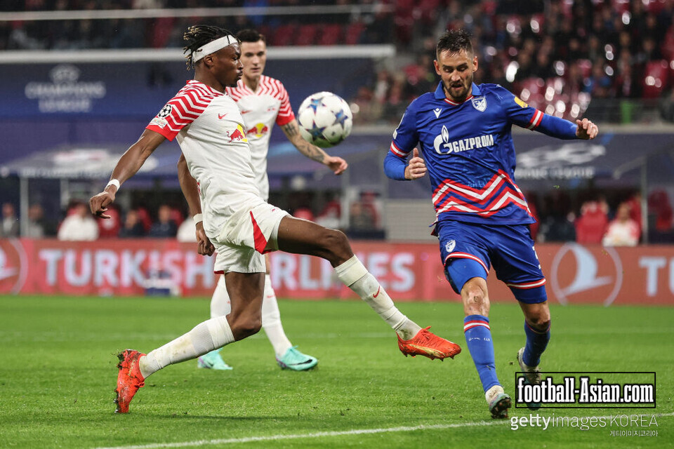 LEIPZIG, GERMANY - OCTOBER 25: Mohamed Simakan of RB Leipzig battles for possession with Milos Degenek of FK Crvena Zvezda during the UEFA Champions League match between RB Leipzig and FK Crvena zvezda at Red Bull Arena on October 25, 2023 in Leipzig, Germany. (Photo by Maja Hitij/Getty Images)