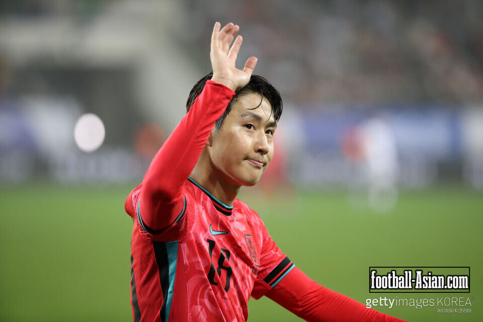 YONGIN, SOUTH KOREA - OCTOBER 15: Lee Kangin of South Korea waves during the FIFA World Cup Asian Third Qualifier Group B match between South Korea and Iraq at Mireu Stadium on October 15, 2024 in Yongin, South Korea. (Photo by Chung Sung-Jun/Getty Images)
