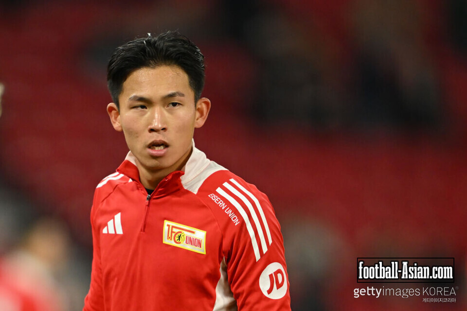 STUTTGART, GERMANY - DECEMBER 06: Woo-yeong Jeong of 1. FC Union Berlin looks on prior to the Bundesliga match between VfB Stuttgart and 1. FC Union Berlin at MHPArena on December 06, 2024 in Stuttgart, Germany. (Photo by Sebastian Widmann/Getty Images)