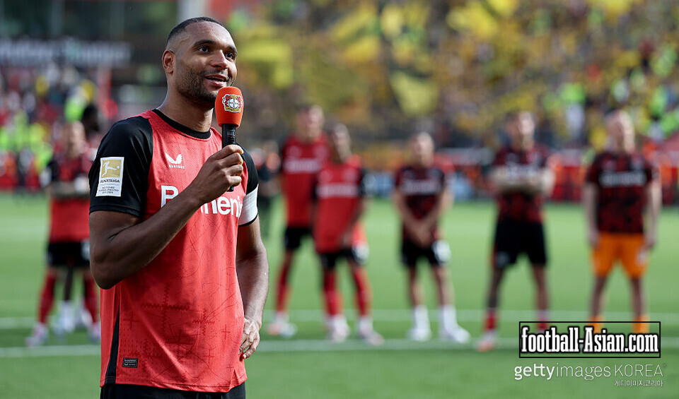 LEVERKUSEN, GERMANY - MAY 11:Jonathan Tah of Bayer 04 Leverkusen celebrates with fans after the Bundesliga match between Bayer 04 Leverkusen and Borussia Dortmund at BayArena on May 11, 2025 in Leverkusen, Germany. (Photo by Lars Baron/Getty Images)