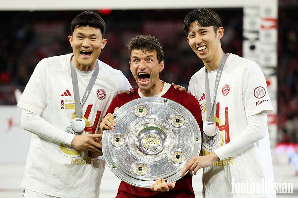 MUNICH, GERMANY - MAY 10: Kim Min-Jae, Thomas Mueller and Hiroki Ito of Bayern Munich pose for a photo with the Meisterschale trophy after the teams 2-0 victory in the Bundesliga match between FC Bayern München and Borussia Mönchengladbach at Allianz Arena on May 10, 2025 in Munich, Germany. (Photo by Adam Pretty/Getty Images)
