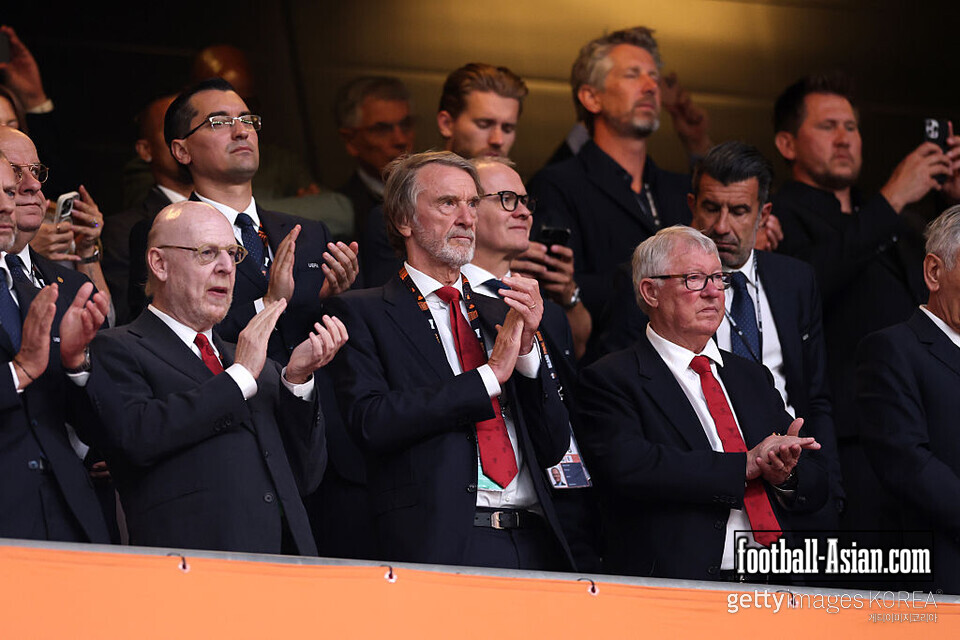 BILBAO, SPAIN - MAY 21: (L-R) Avram Glazer, Co-owner of Manchester United, Jim Ratcliffe, Co-owner of Manchester United and Sir Alex Ferguson look on from the stands as the teams walk out prior to the UEFA Europa League Final 2025 between Tottenham Hotspur and Manchester United at Estadio de San Mames on May 21, 2025 in Bilbao, Spain. (Photo by Michael Steele/Getty Images)
