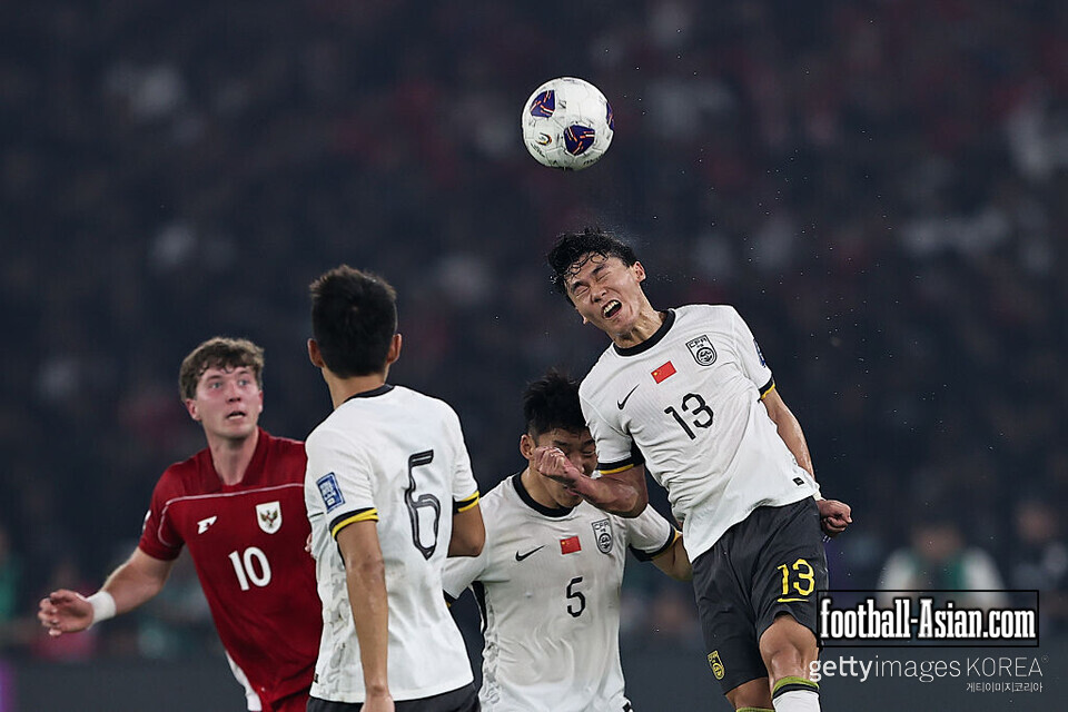 JAKARTA, INDONESIA - JUNE 05: Hu Hetao #13 of China PR heads the ball during the FIFA World Cup qualifier Asian third round Group C match between Indonesia and China at Gelora Bung Karno Stadium on June 05, 2025 in Jakarta, Indonesia. (Photo by Robertus Pudyanto/Getty Images)