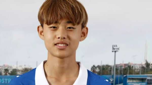 Minguk Lee as complete Fullbak