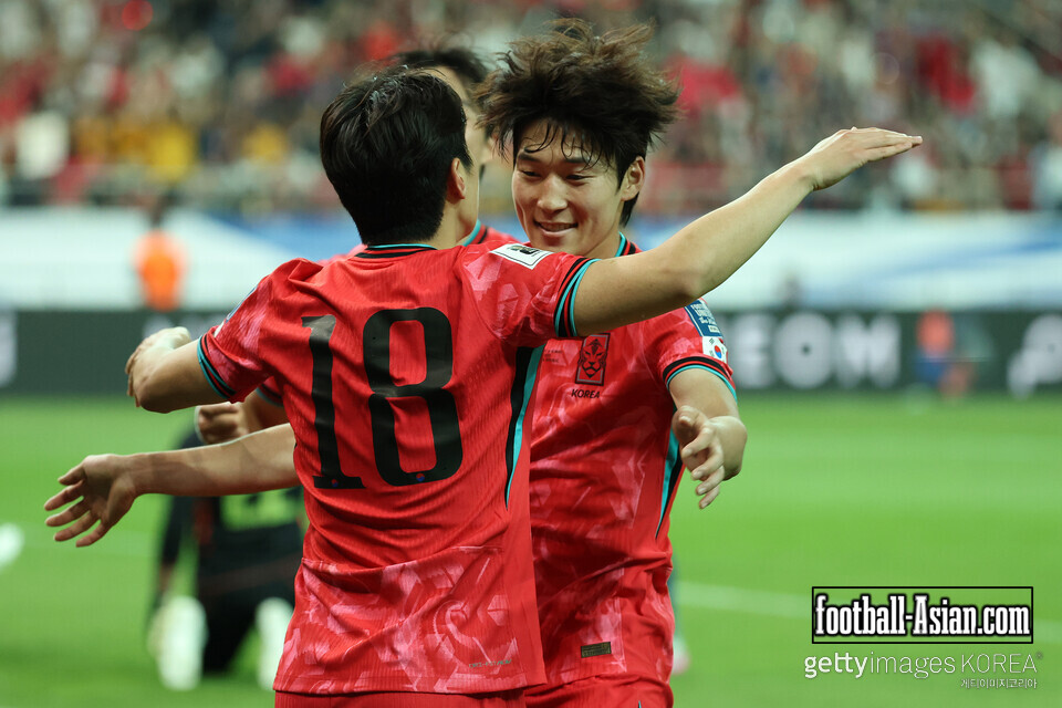 SEOUL, SOUTH KOREA - JUNE 10: Lee Kangin of South Korea (L) celebrates with teammate after scoring the team's second goal during the FIFA World Cup Asian Third Qualifier Group B match between South Korea and Kuwait at Seoul World Cup Stadium on June 10, 2025 in Seoul, South Korea. (Photo by Chung Sung-Jun/Getty Images)