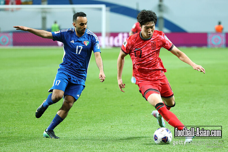 SEOUL, SOUTH KOREA - JUNE 10: Bae Junho of South Korea controls the ball against Moaath Alenezi of Kuwait during the FIFA World Cup Asian Third Qualifier Group B match between South Korea and Kuwait at Seoul World Cup Stadium on June 10, 2025 in Seoul, South Korea. (Photo by Chung Sung-Jun/Getty Images)