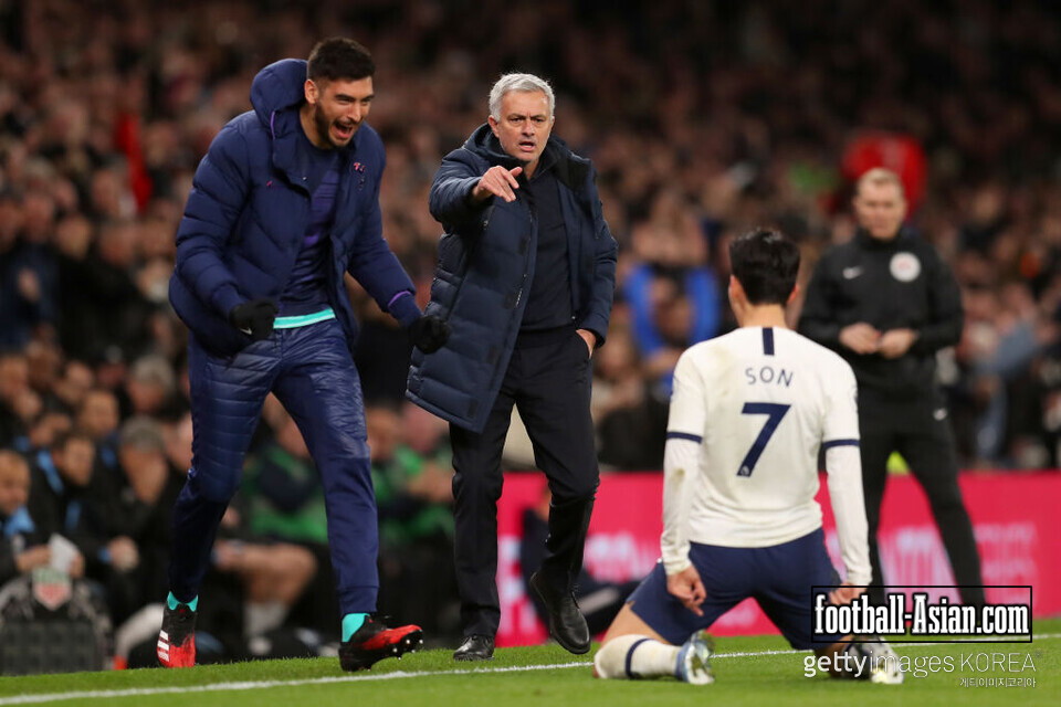 LONDON, ENGLAND - FEBRUARY 02: Heung-Min Son of Tottenham Hotspur Celebrates after scoring his sides second goal during the Premier League match between Tottenham Hotspur and Manchester City at Tottenham Hotspur Stadium on February 02, 2020 in London, United Kingdom. (Photo by Catherine Ivill/Getty Images)