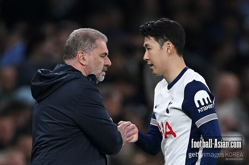 LONDON, ENGLAND - APRIL 10: Ange Postecoglou, Manager of Tottenham Hotspur, shakes hands with Son Heung-Min of Tottenham Hotspur as he leaves the field after being replaced by substitute Mathys Tel of Tottenham Hotspur during the UEFA Europa League 2024/25 Quarter Final First Leg match between Tottenham Hotspur and Eintracht Frankfurt at Tottenham Hotspur Stadium on April 10, 2025 in London, England. (Photo by Shaun Botterill/Getty Images)