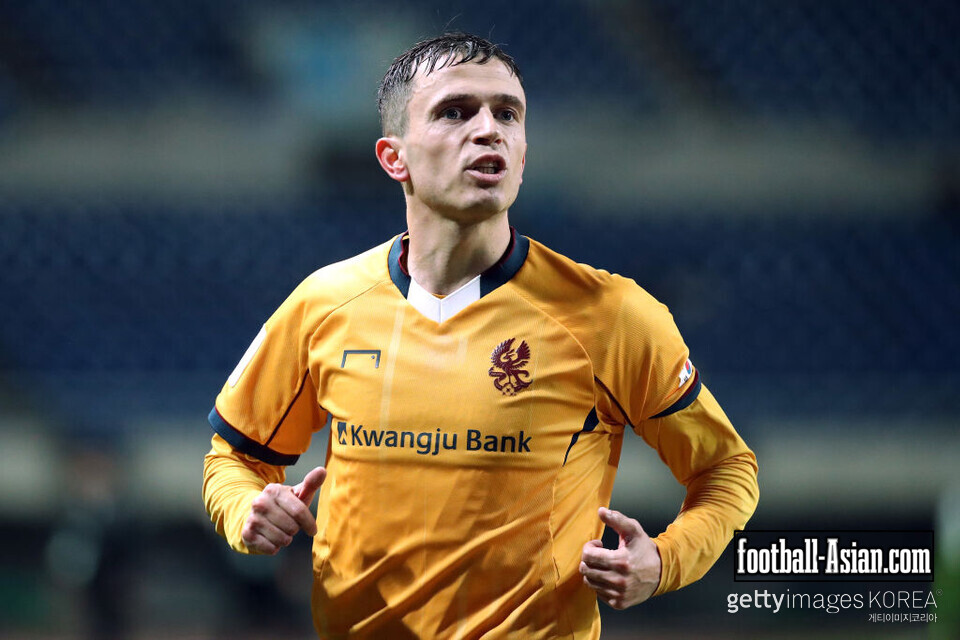 GWANGJU, SOUTH KOREA - MARCH 12: Jasir Asani of Gwangju in action during the AFC Champions League Elite Round of 16 second leg match between Gwangju and Vissel Kobe at Gwangju World Cup Stadium on March 12, 2025 in Gwangju, South Korea. (Photo by Chung Sung-Jun/Getty Images)
