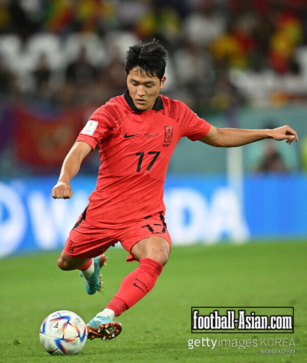 AL RAYYAN, QATAR - NOVEMBER 28: Na Sang-Ho of Korea in action during the FIFA World Cup Qatar 2022 Group H match between Korea Republic and Ghana at Education City Stadium on November 28, 2022 in Al Rayyan, Qatar. (Photo by Stuart Franklin/Getty Images)