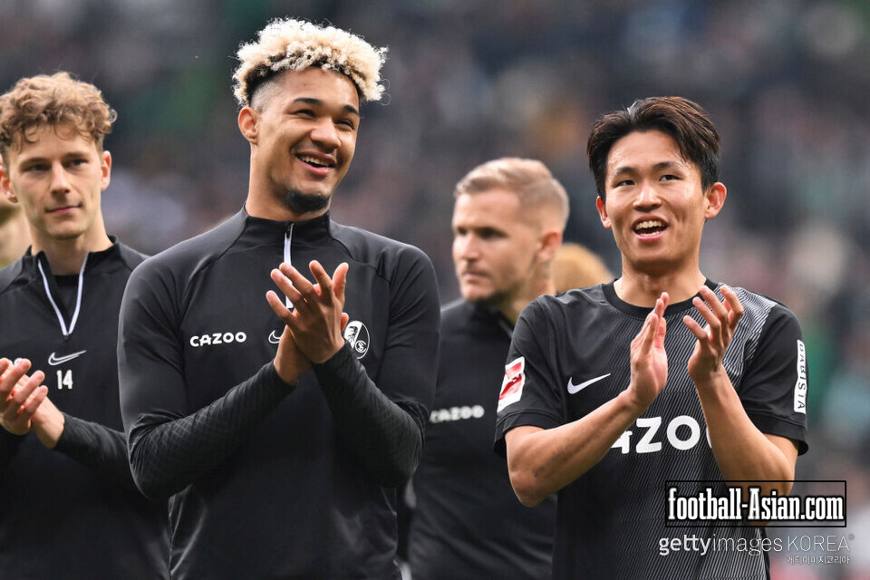BREMEN, GERMANY - APRIL 16: Tan Kenneth Jerico Schmidt and Wooyeong Jeong of Sport Club Freiburg applauds the fans after the Bundesliga match between SV Werder Bremen and Sport-Club Freiburg at Wohninvest Weserstadion on April 16, 2023 in Bremen, Germany. (Photo by Oliver Hardt/Getty Images)