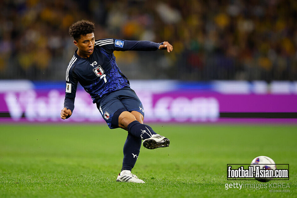 PERTH, AUSTRALIA - JUNE 05: Joel Chima Fujita of Japan passes the ball during the 2026 FIFA World Cup Round Three AFC Asian Qualifier match between Australia Socceroos and Japan at Optus Stadium on June 05, 2025 in Perth, Australia. (Photo by James Worsfold/Getty Images)