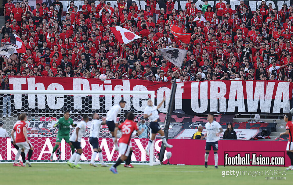 PASADENA, CALIFORNIA - JUNE 25: The fans of Urawa Red Diamonds support their team during the FIFA Club World Cup 2025 group E match between Urawa Red Diamonds and CF Monterrey at Rose Bowl Stadium on June 25, 2025 in Pasadena, California. (Photo by Stu Forster/Getty Images)
