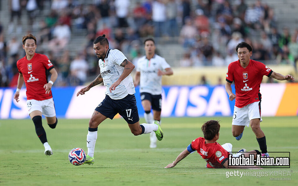 PASADENA, CALIFORNIA - JUNE 25: Jesus Corona of CF Monterrey weaves his way through the Red Diamonds players during the FIFA Club World Cup 2025 group E match between Urawa Red Diamonds and CF Monterrey at Rose Bowl Stadium on June 25, 2025 in Pasadena, California. (Photo by Stu Forster/Getty Images)