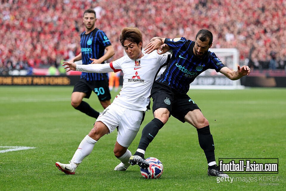 SEATTLE, WASHINGTON - JUNE 21: Henrikh Mkhitaryan #22 of FC Internazionale Milano battles for possession with Takahiro Sekine #14 of Urawa Red Diamonds during the FIFA Club World Cup 2025 group E match between FC Internazionale Milano and Urawa Red Diamonds at Lumen Field on June 21, 2025 in Seattle, Washington. (Photo by Buda Mendes/Getty Images)