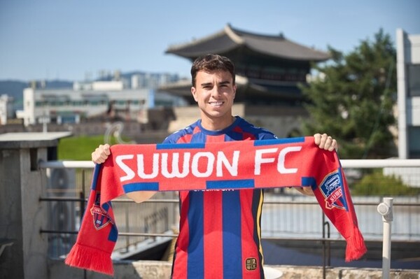 Suwon FC attacking midfielder Andrigo (full name: Oliveira de Araujo Andrigo)