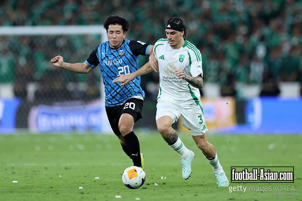 JEDDAH, SAUDI ARABIA - MAY 03: Shin Yamada of Kawasaki Frontale is challenged by Roger Ibanez of Al-Ahli Saudi during the AFC Champions League Elite Final between Al Ahli and Kawasaki Frontale at the King Abdullah Sports City Hall Stadium on May 03, 2025 in Jeddah, Saudi Arabia. (Photo by Yasser Bakhsh/Getty Images)