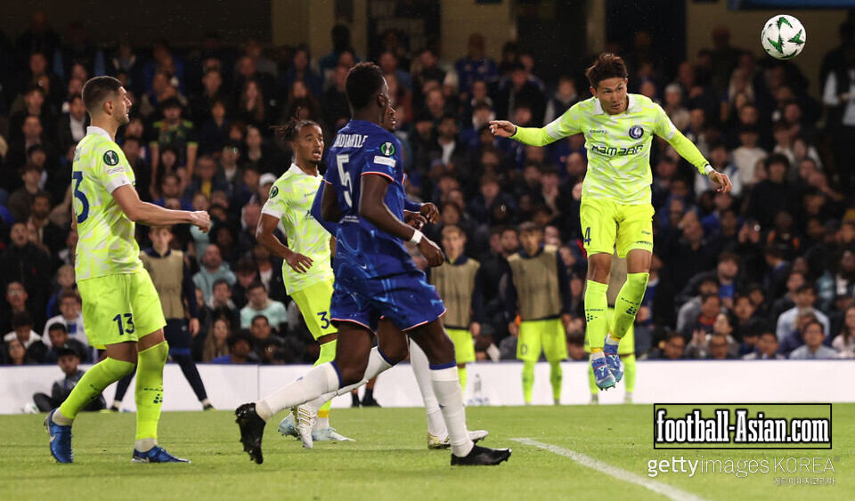 LONDON, ENGLAND - OCTOBER 03: Tsuyoshi Watanabe of KAA Gent scores his team's first goal during the UEFA Conference League 2024/25 League Phase MD1 match between Chelsea FC and KAA Gent at Stamford Bridge on October 03, 2024 in London, England. (Photo by Ryan Pierse/Getty Images)