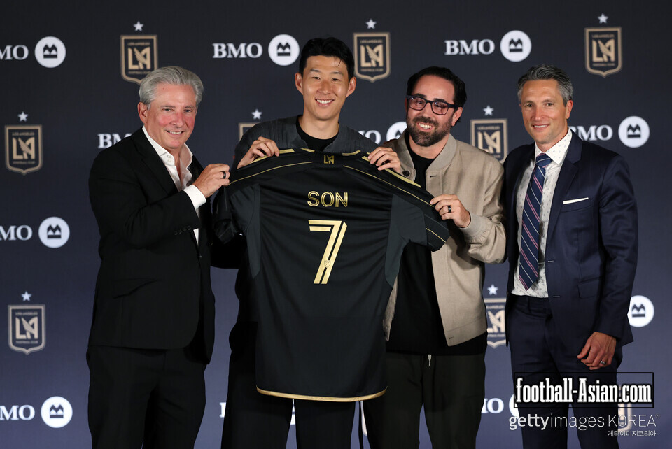LOS ANGELES, CALIFORNIA - AUGUST 6: Son Hueng-Min is introduced by Los Angeles Football Club owners Bennett Rosenthal, left, Brandon Beck (2nd R), and general manager John Thorrington during a news conference at BMO Stadium on August 6, 2025 in Los Angeles, California. (Photo by Kevork Djansezian/Getty Images)