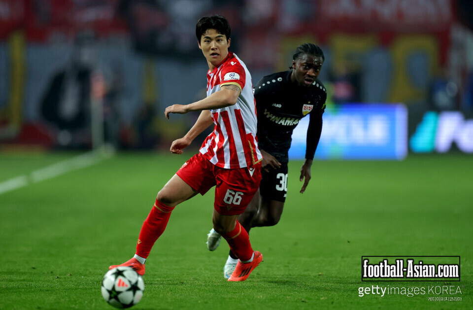 BELGRADE, SERBIA - NOVEMBER 27: Seol Young-woo of Crvena Zvezda (L) vies with Benjamin Bediako Boakye of Stuttgart (R) during the UEFA Champions League 2024/25 League Phase MD5 match between FK Crvena Zvezda and VfB Stuttgart at Stadion Rajko Mitic on November 27, 2024 in Belgrade, Serbia. (Photo by Srdjan Stevanovic/Getty Images)