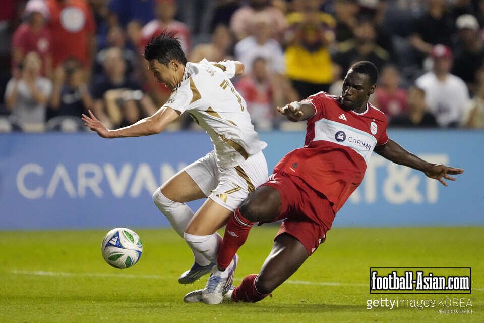 BRIDGEVIEW, ILLINOIS - AUGUST 09: Carlos Teran #4 of the Chicago Fire FC fouls Son Heung-Min #7 of Los Angeles FC which leads to a penalty during the MLS match between Chicago Fire FC and Los Angeles Football Club at SeatGeek Stadium on August 09, 2025 in Bridgeview, Illinois. (Photo by Patrick McDermott/Getty Images)