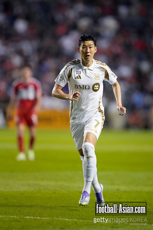 BRIDGEVIEW, ILLINOIS - AUGUST 09: Son Heung-Min #7 of Los Angeles FC looks on during the MLS match between Chicago Fire FC and Los Angeles Football Club at SeatGeek Stadium on August 09, 2025 in Bridgeview, Illinois. (Photo by Patrick McDermott/Getty Images)
